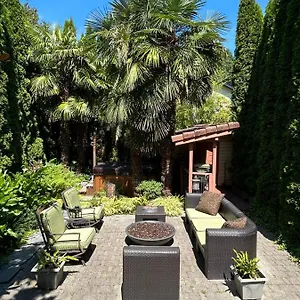 Apartment Garden Oasis Near Popular Main Street